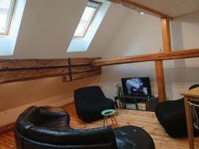 Grande maison de ville rénovée,au cœur du village